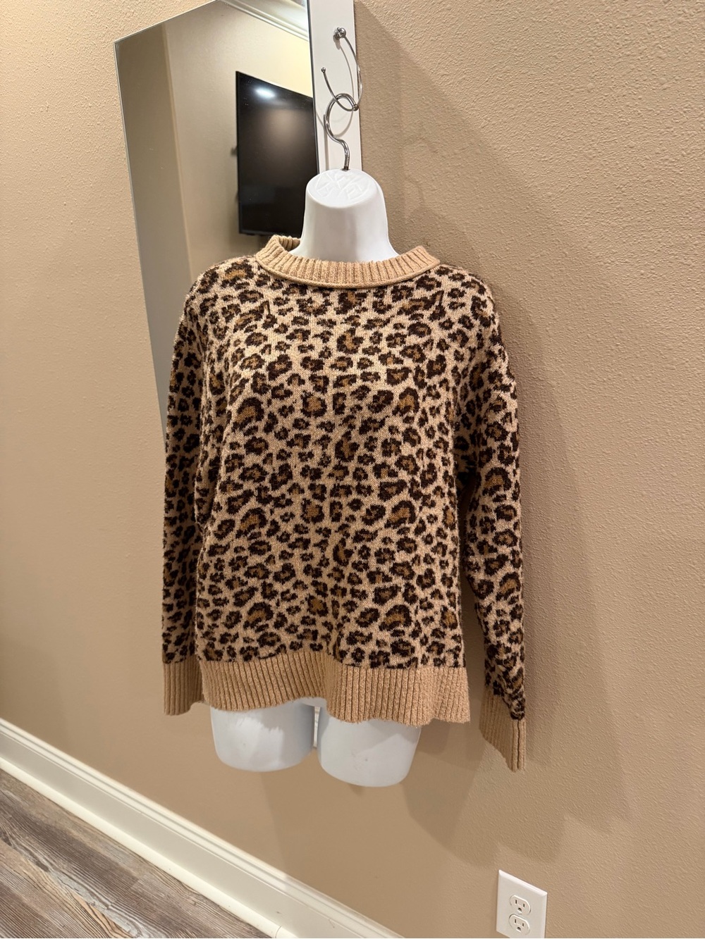 American Eagle Outfitters Leopard Print Crewneck Sweater - Tan & Brown